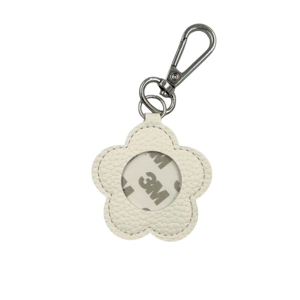 Flower-shaped keychain with a 3M logo on a white background